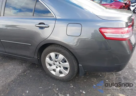 2010 Toyota Camry Le z USA, uszkodzony, nr VIN 4T4BF3EK2AR003318